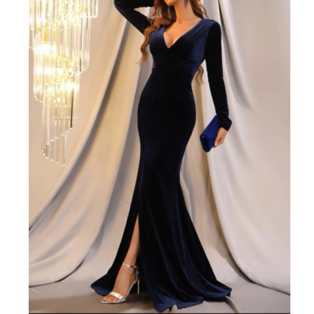 Luxe plunging V neckline slit thigh long sleeve party velvet dress - Picture 6 of 12